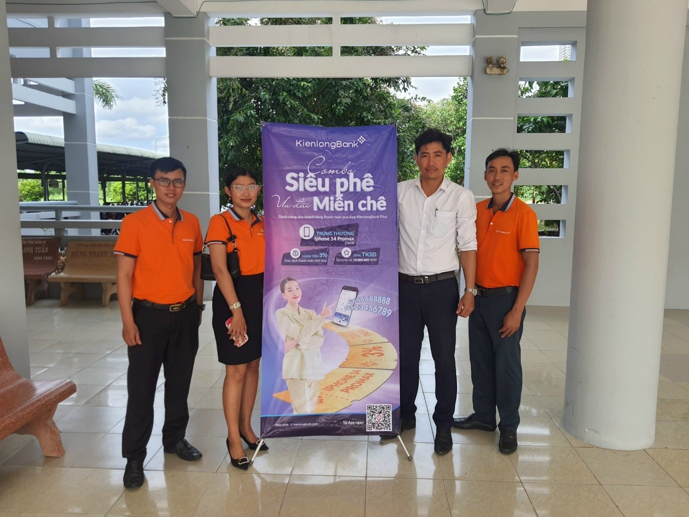 SINH VIÊN TRƯỜNG CAO ĐẲNG CỘNG ĐỒNG TIÊN PHONG CHUYỂN ĐỔI SỐ TRONG THANH TOÁN